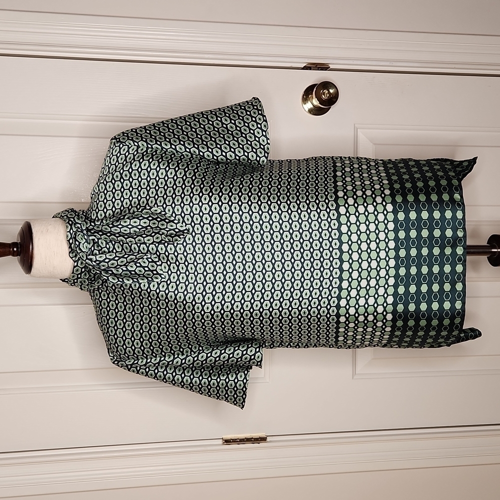 𝅺ZARA Green Geometric Print Top With High Collar and Tie Neck Size XS